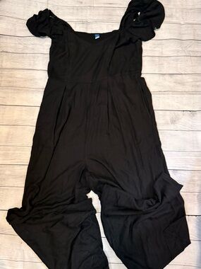 Ladies XL Black One-Piece Romper with Puff Sleeves and elastic back w pockets